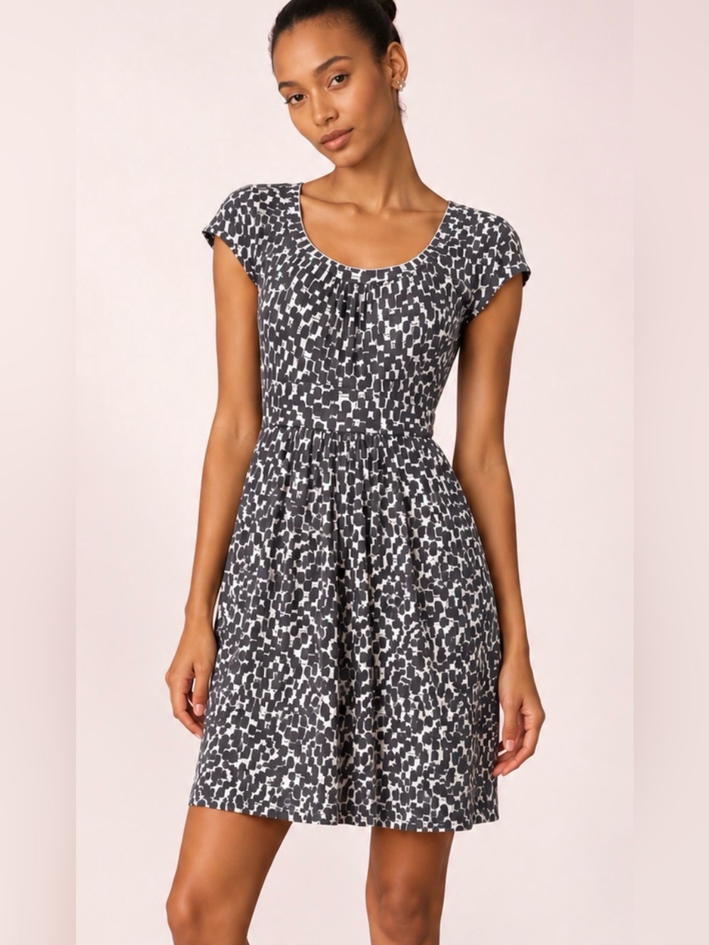 🩶🤍 Boden Gray Geometric Print Stretch Dress – Size 6 🤍🩶